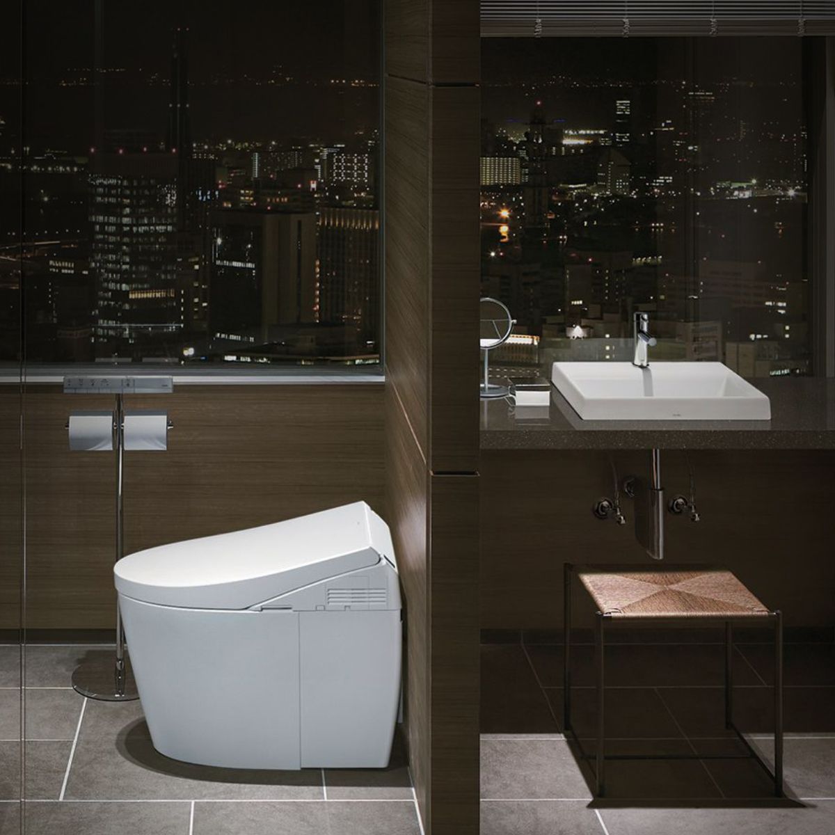 showroom thiết bị vệ sinh toto