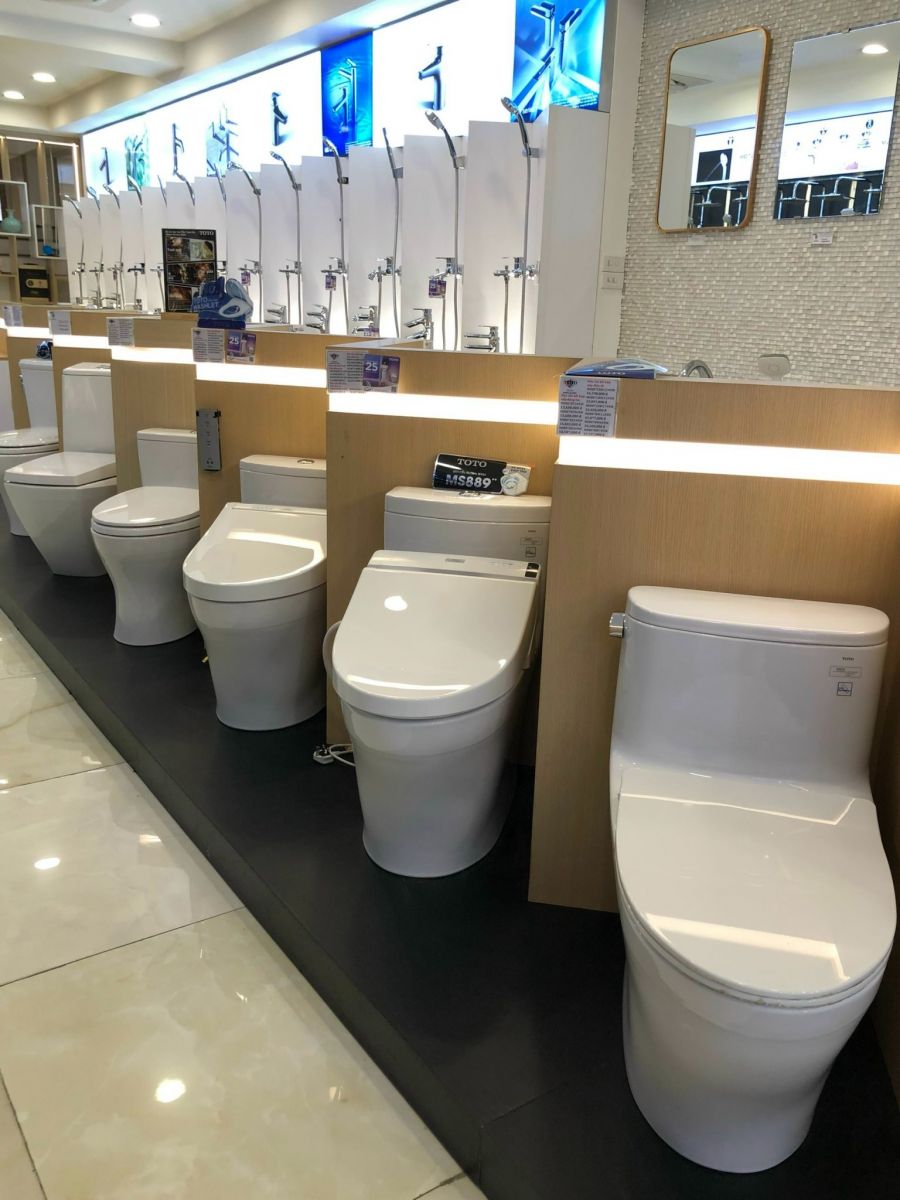 Bồn cầu vệ sinh đặt sàn TOTO