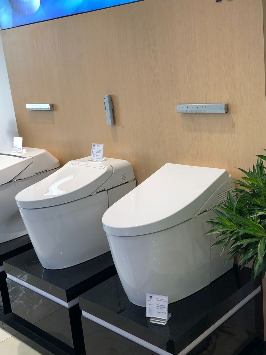 Bồn cầu vệ sinh điện tử thông minh TOTO