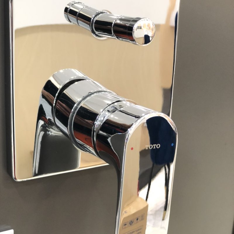 Alternative view of Van gật gù điều chỉnh nóng lạnh GA kèm nút chuyển hướng và phụ kiện âm tường TBG04304BA / TBN01001B