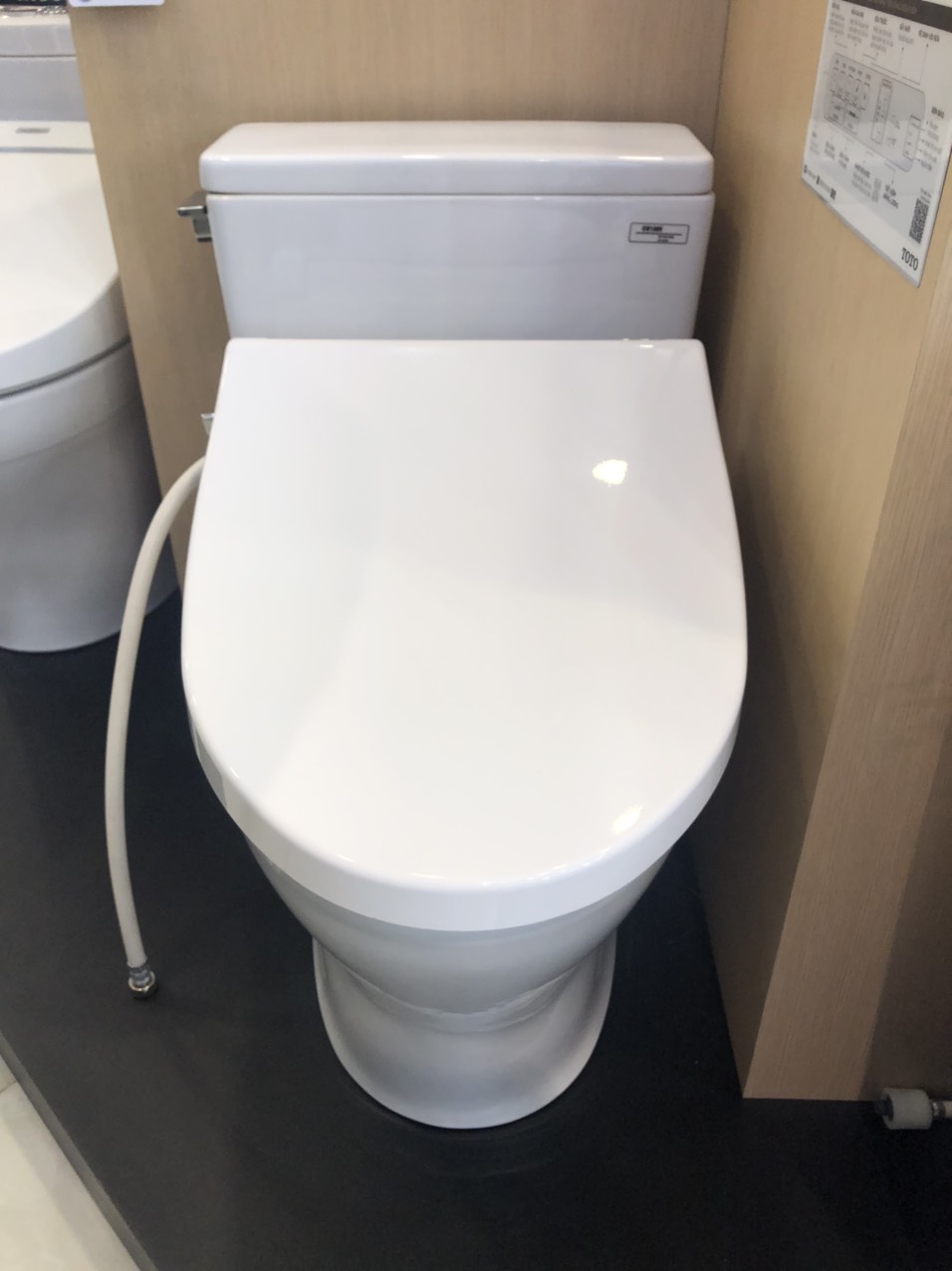 Bàn cầu 1 khối kết hợp nắp rửa cơ Eco-washer TCW1211A MS188VKE4 / T53P100VR - Ảnh 2