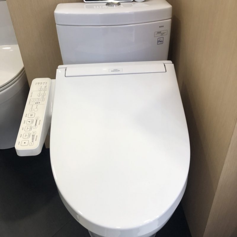 Alternative view of Bàn cầu một khối kèm nắp rửa điện tử WASHLET dòng C2 - MS889CDRW17