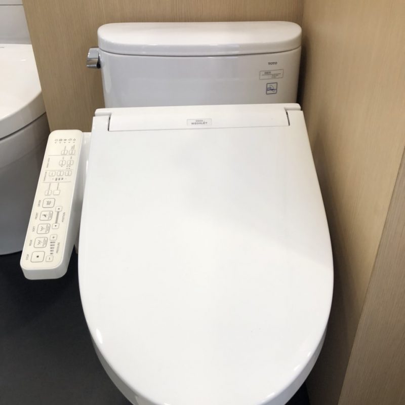 Alternative view of Bàn cầu một khối kèm nắp rửa điện tử WASHLET dòng C2 ( MS887CRW17 )