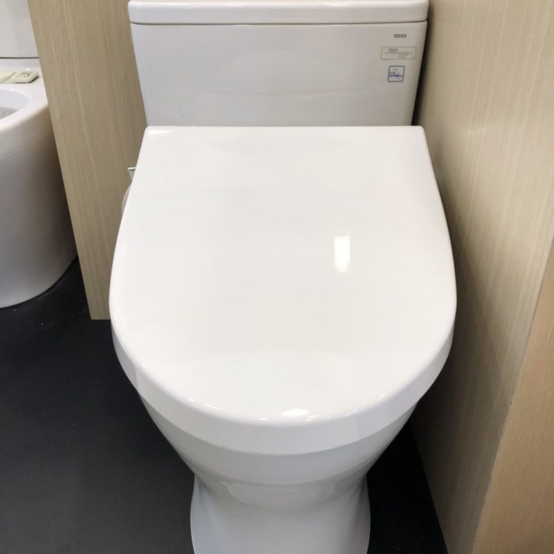 Alternative view of Bàn cầu 1 khối kèm nắp rửa cơ TCW1211A - MS855DE4