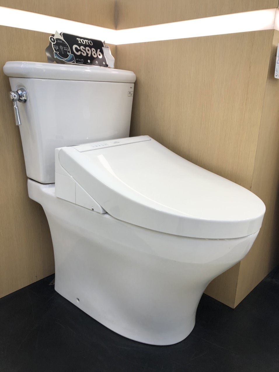 Bàn cầu hai khối kèm nắp rửa điện tử WASHLET - CS986CGW15 - Ảnh 3