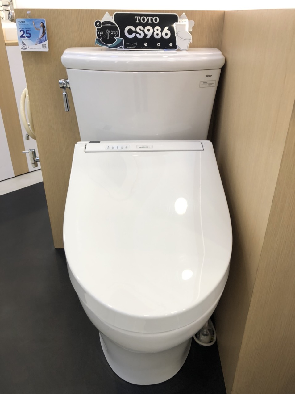 Bàn cầu hai khối kèm nắp rửa điện tử WASHLET - CS986CGW15 - Ảnh 2