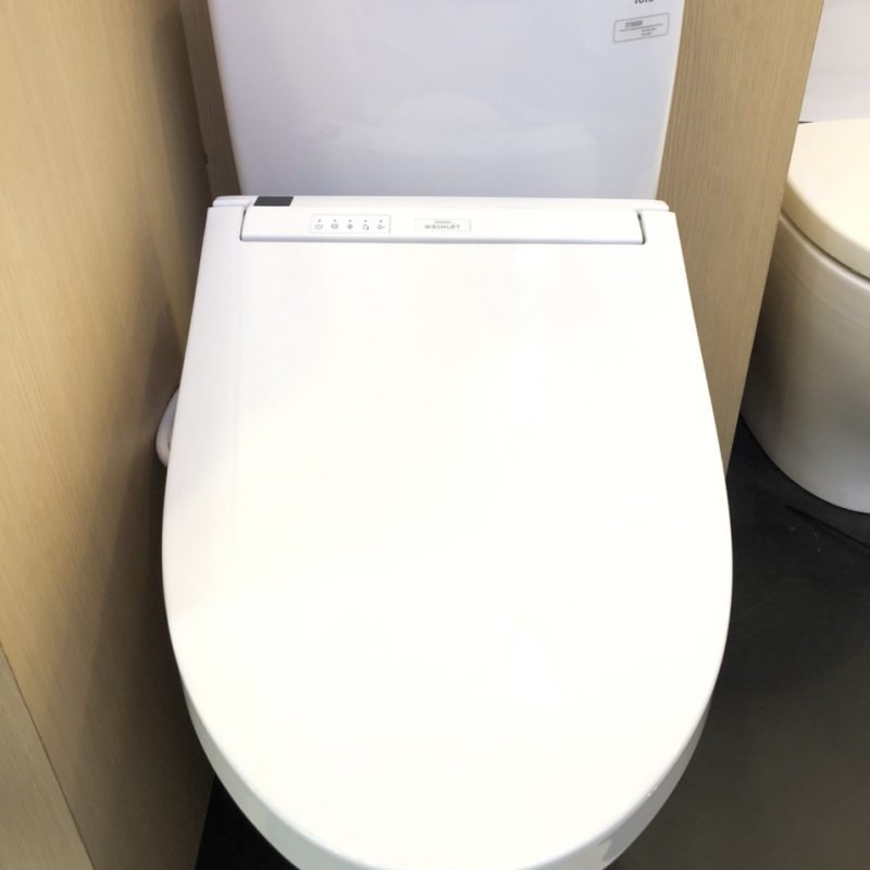 Alternative view of Bàn cầu hai khối kèm nắp rửa điện tử WASHLET dòng C5 - CS769CDRW15
