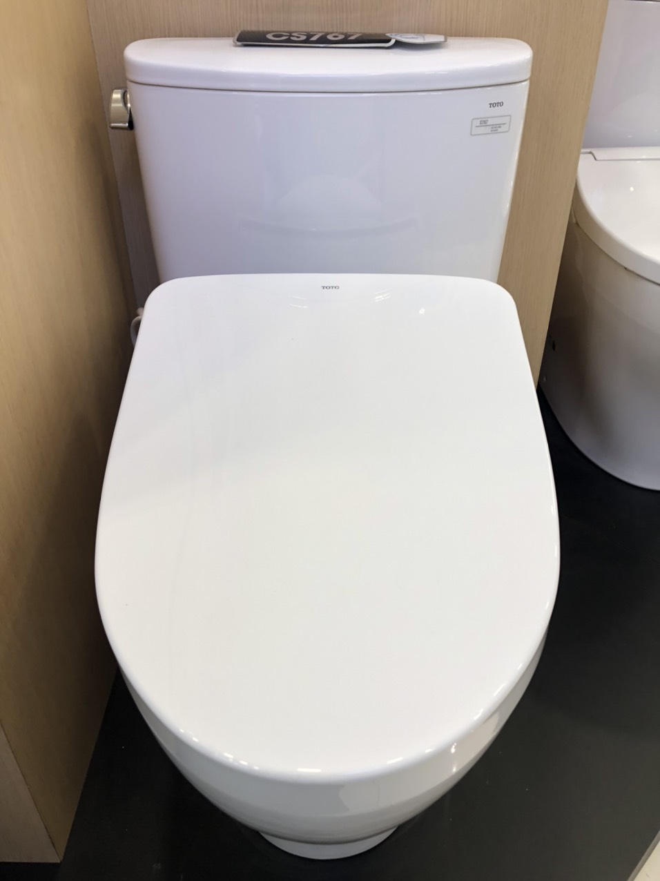 Bàn cầu xí bệt hai khối kèm nắp rửa điện tử WASHLET - CS767CRW12 - Ảnh 2