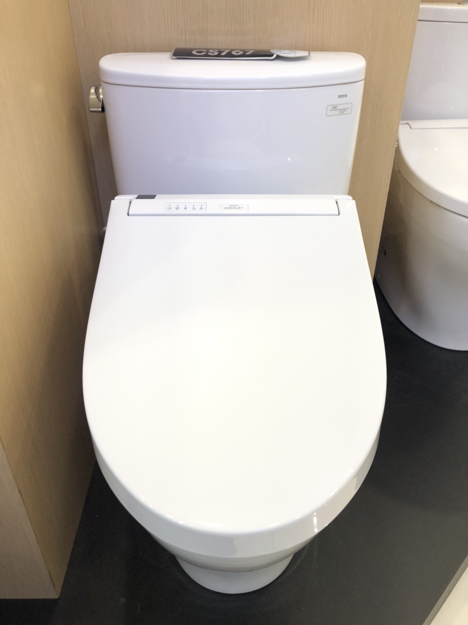Bàn cầu hai khối kèm nắp rửa điện tử WASHLET dòng C5 - CS767CRW15 - Ảnh 3