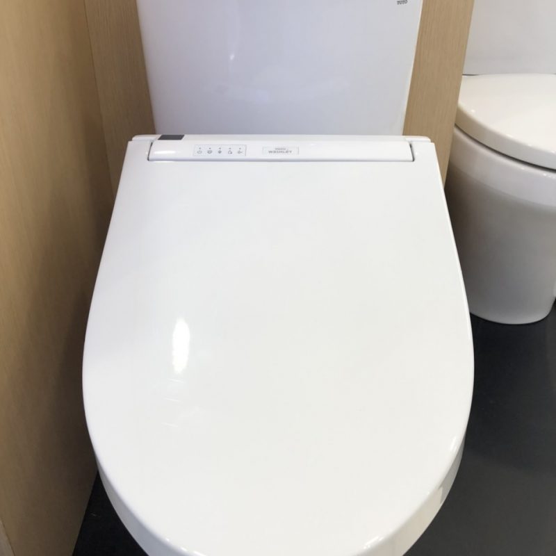 Alternative view of Bàn cầu hai khối kèm nắp rửa điện tử WASHLET dòng C5 - CS838CDW15