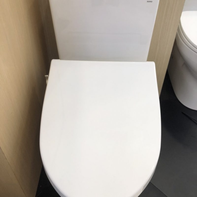 Alternative view of Bàn cầu 2 khối kèm nắp rửa cơ ECOWASHER - CS326DE4