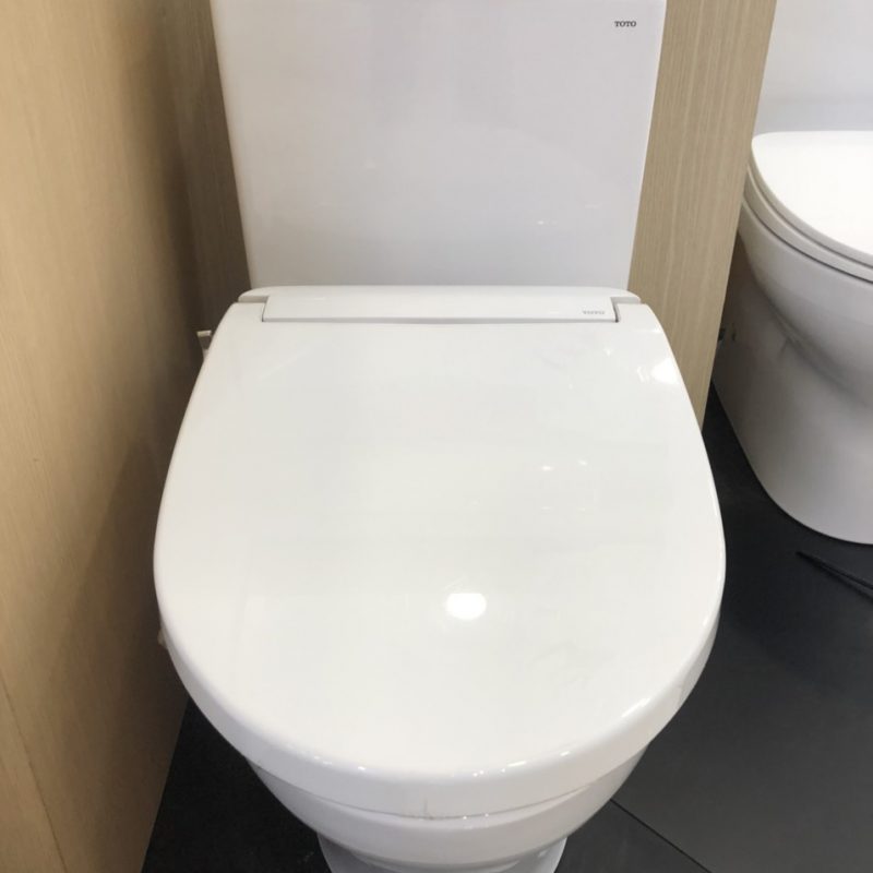 Alternative view of Bàn cầu 2 khối kèm nắp rửa cơ ECOWASHER TCW07S - CS326DE2