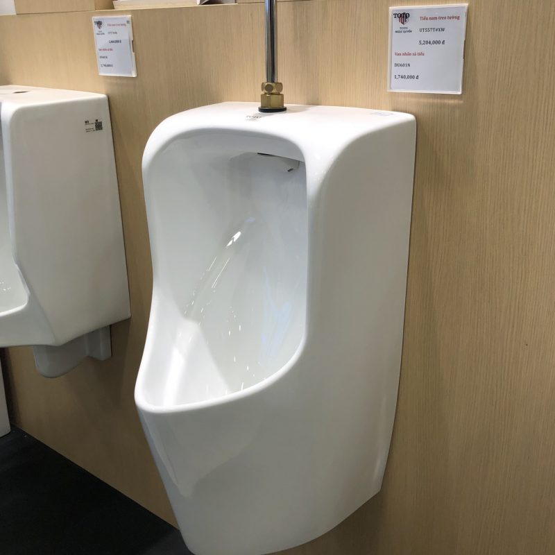 Alternative view of Bồn Tiểu Nam UT557T