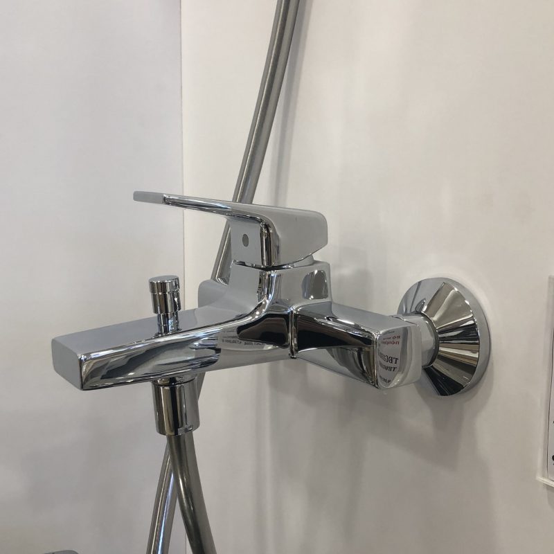 Alternative view of Sen tắm nóng lạnh - TBG10302V/TBG10302VA